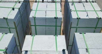 河南 芝麻白花岗岩5公分地铺石 花岗岩厂家工厂装车日常