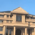 河南黄金麻别墅外墙干挂石材效果示例