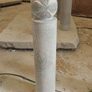 河南 芝麻白花岗岩石材挡车石柱、停车柱、圆柱挡车柱、方柱挡车柱等