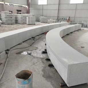 河南芝麻白花岗岩石板材 园林光面弧形坐凳