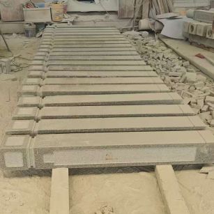 河南 芝麻白异形加工雕刻-栏杆大柱，方柱