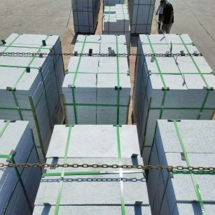 河南 芝麻白花岗岩5公分地铺石 花岗岩厂家工厂装车日常