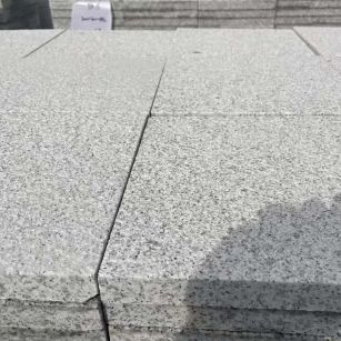 河南 白麻花岗岩石材推荐 荔枝面地铺石