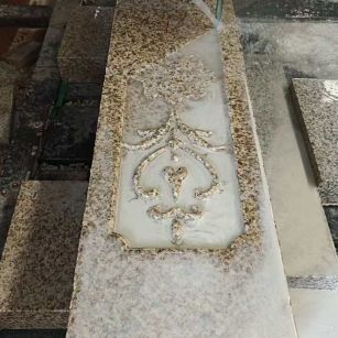 河南 黄金麻花岗岩异形加工雕刻栏杆大柱