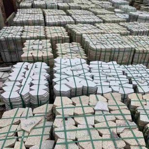 河南 黄金麻白麻花岗岩荔枝面地铺石(冰裂纹)