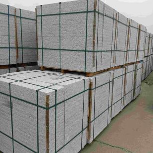 河南 白麻花岗岩石材荔枝面地铺石（300*600*50）