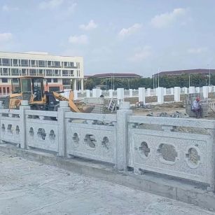 河南 白麻花岗岩荔枝面河道栏杆