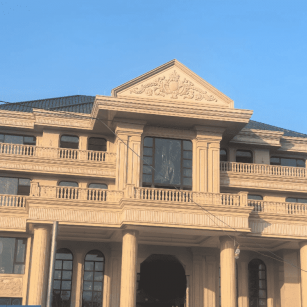 河南黄金麻别墅外墙干挂石材效果示例