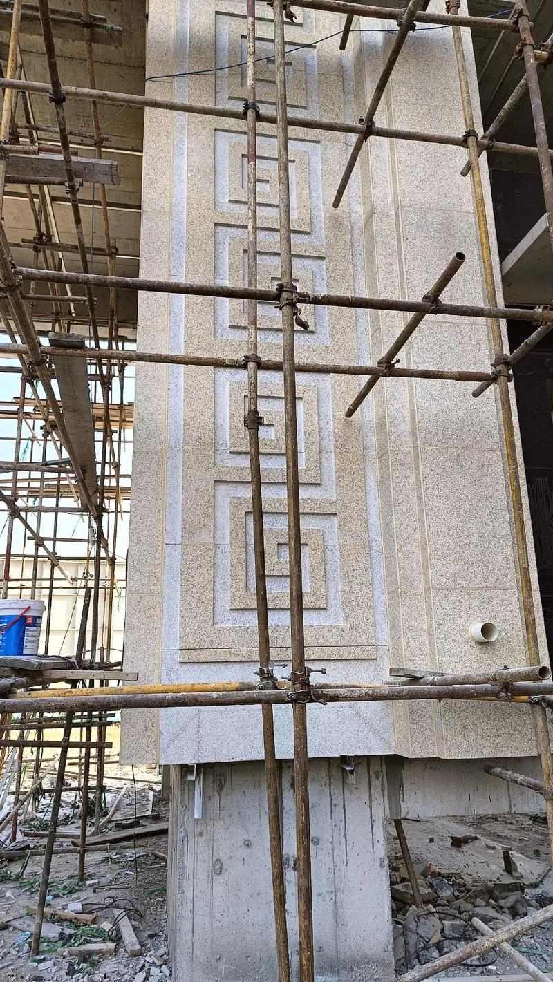 河南 黄金麻花岗岩别墅外墙干挂回纹造型效果