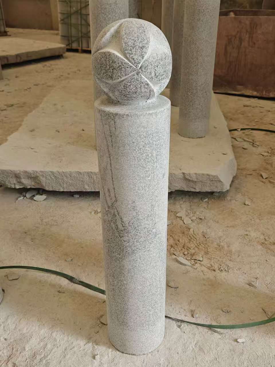 河南 芝麻白花岗岩石材挡车石柱、停车柱、圆柱挡车柱、方柱挡车柱等