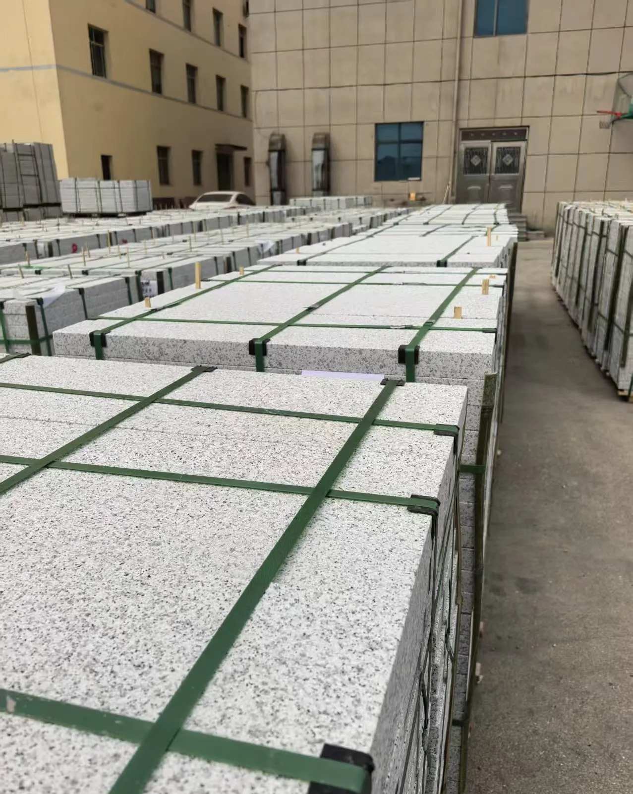 河南 白麻花岗岩5.0公分荔枝面地铺石