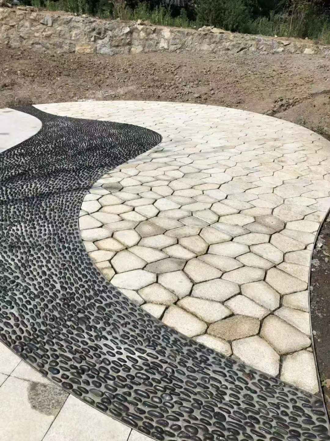 河南 黄金麻冰裂纹地铺石工地铺装案例