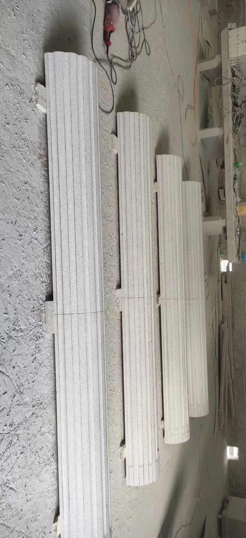 河南 花岗岩厂家带你看白麻花岗岩门楼大柱柱皮