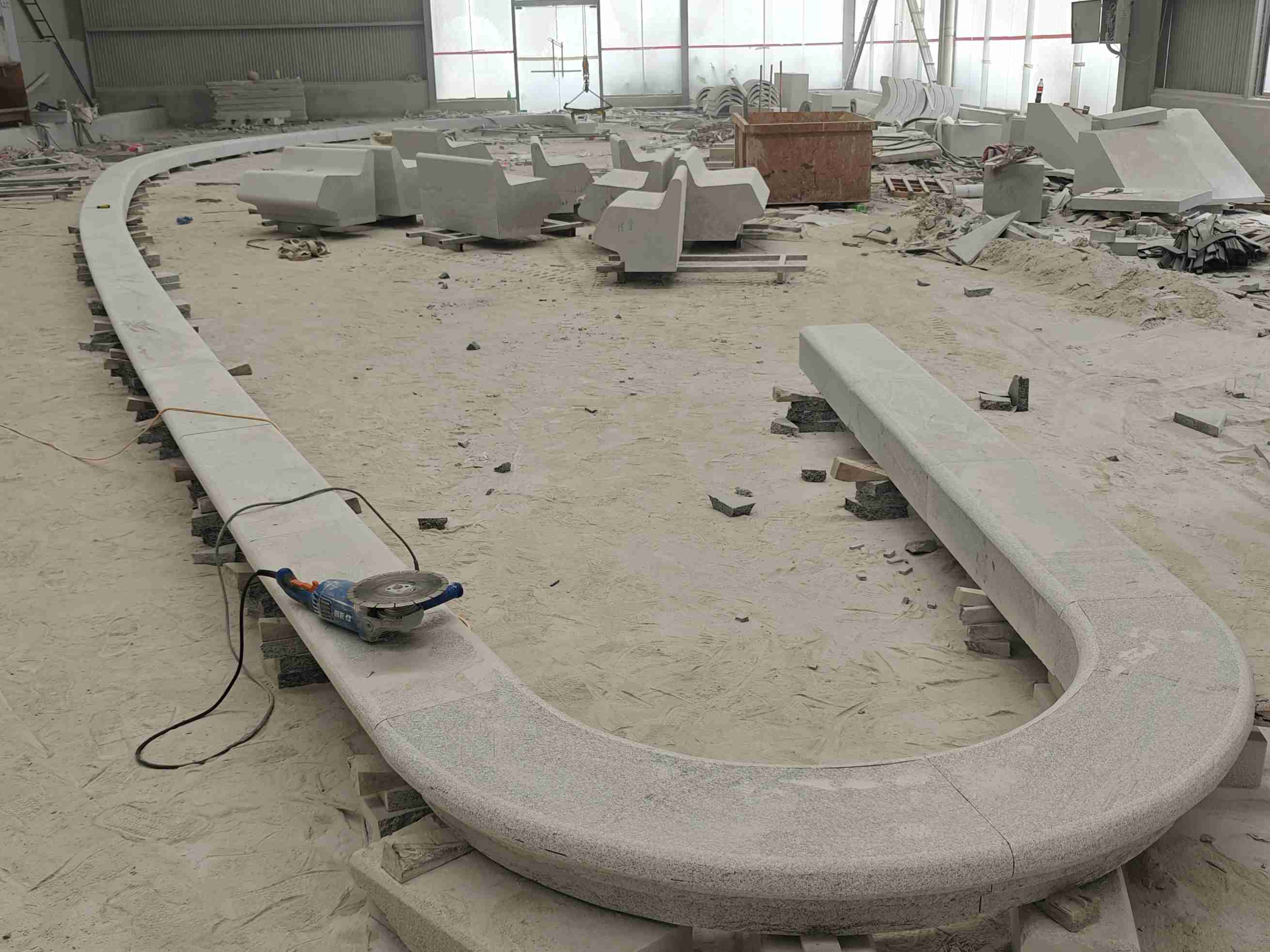 河南 芝麻白花岗岩弧形花坛石，坐凳石