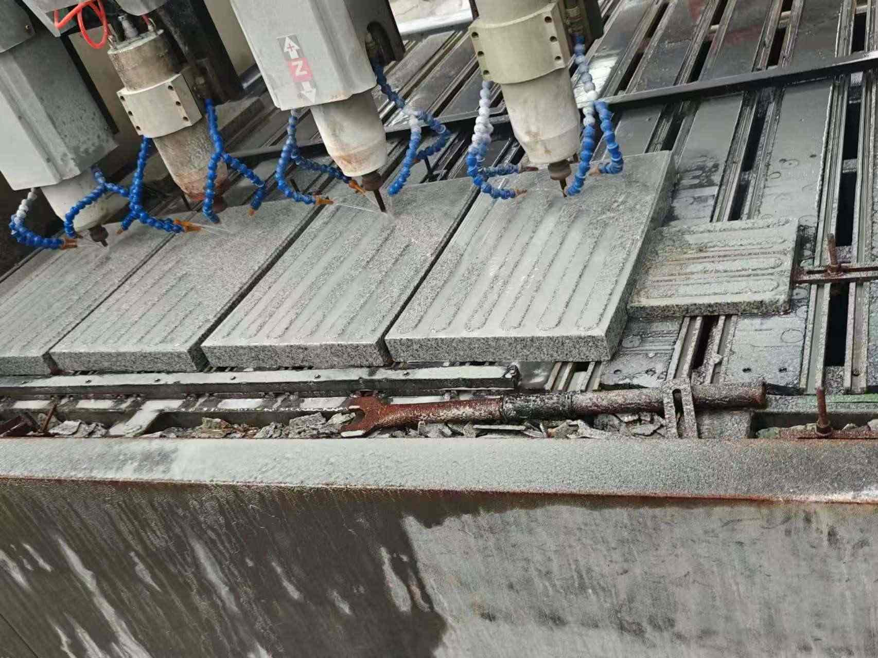 河南 芝麻白花岗岩荔枝面盲道雕刻