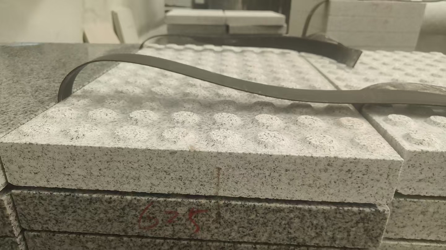 河南 芝麻白花岗岩6.0公分荔枝面五轴加工雕刻盲点