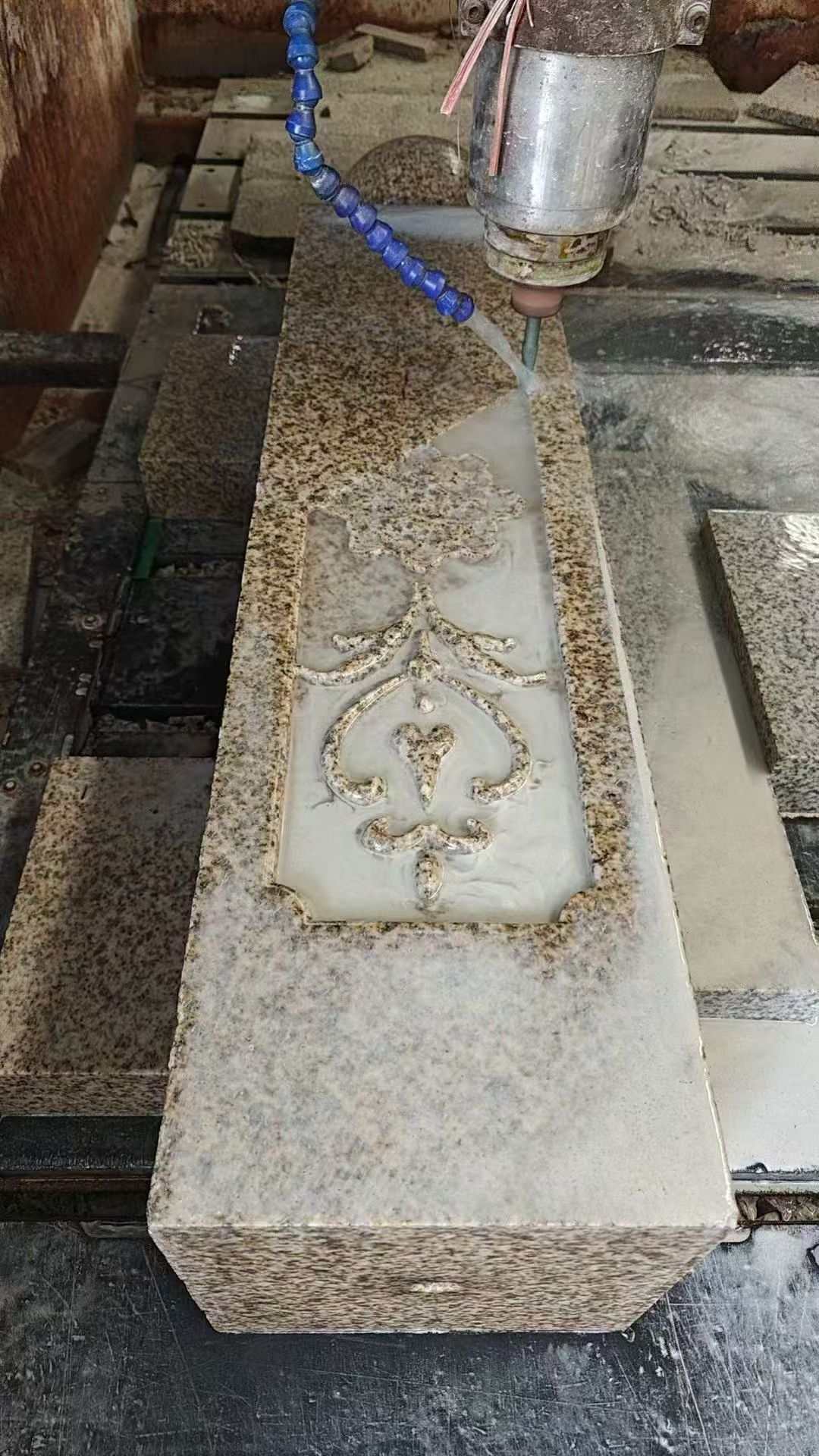 河南 黄金麻花岗岩异形加工雕刻栏杆大柱