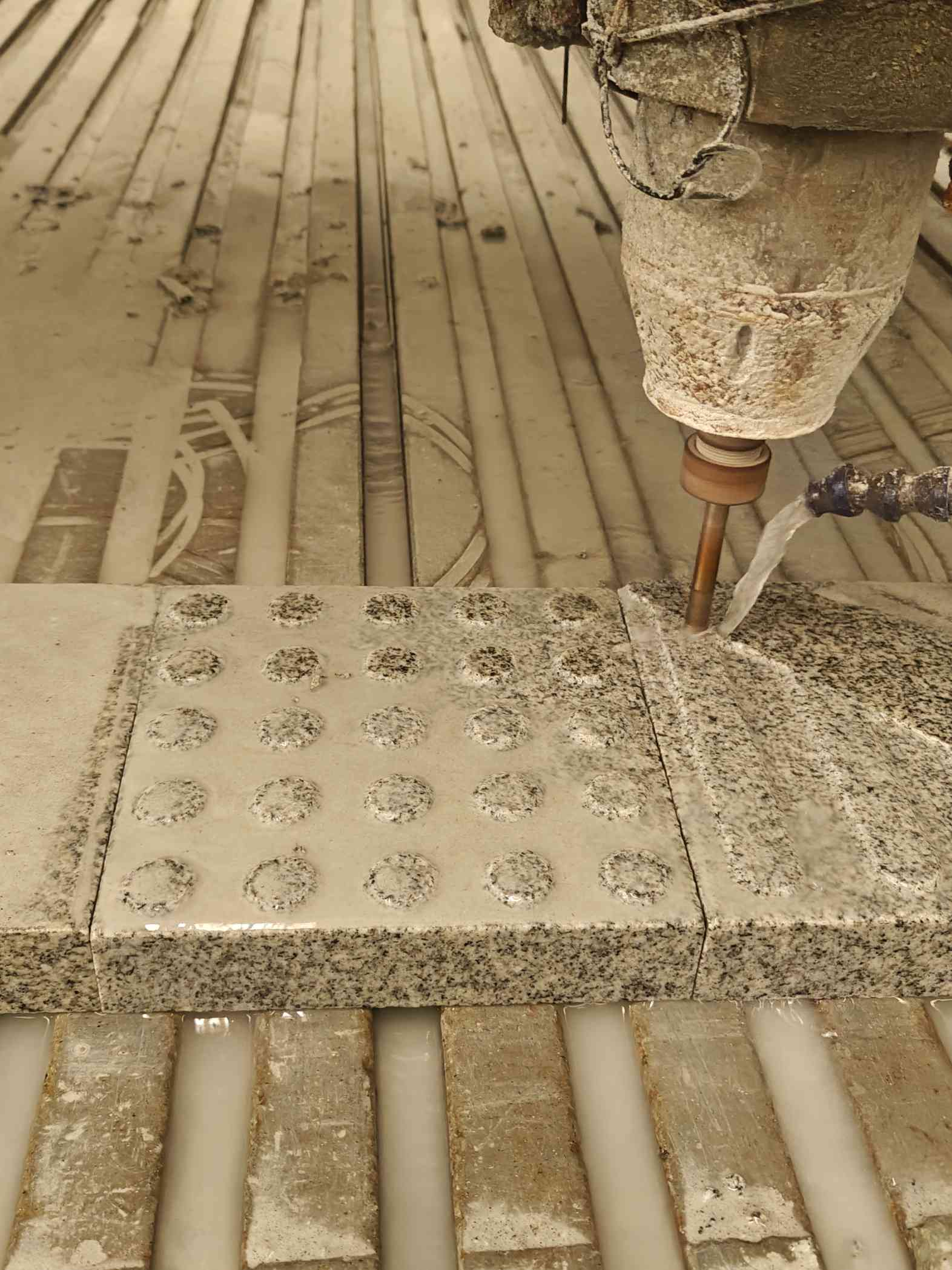 河南 芝麻白花岗岩石材盲人石、盲道石、盲点石