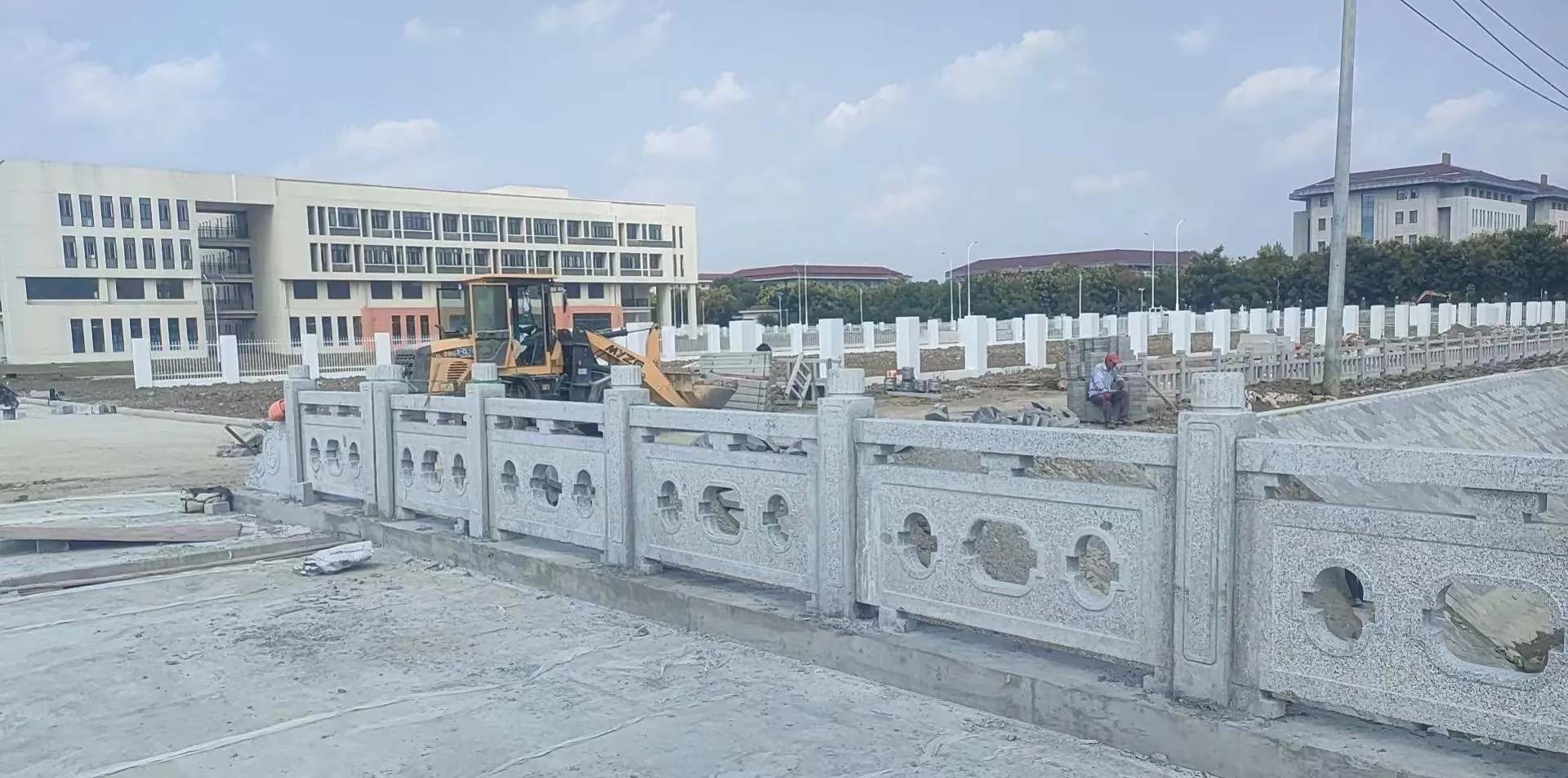 河南 白麻花岗岩荔枝面河道栏杆