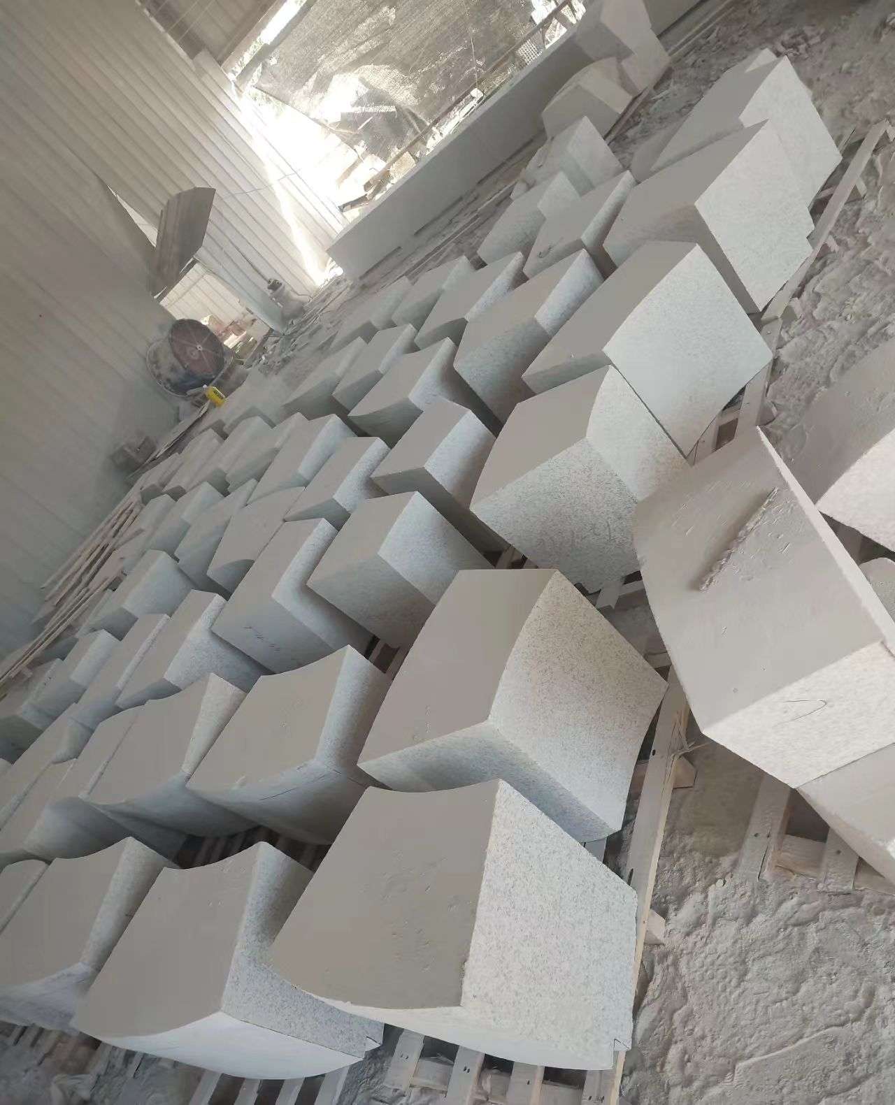 河南 白麻花岗岩异形坐凳