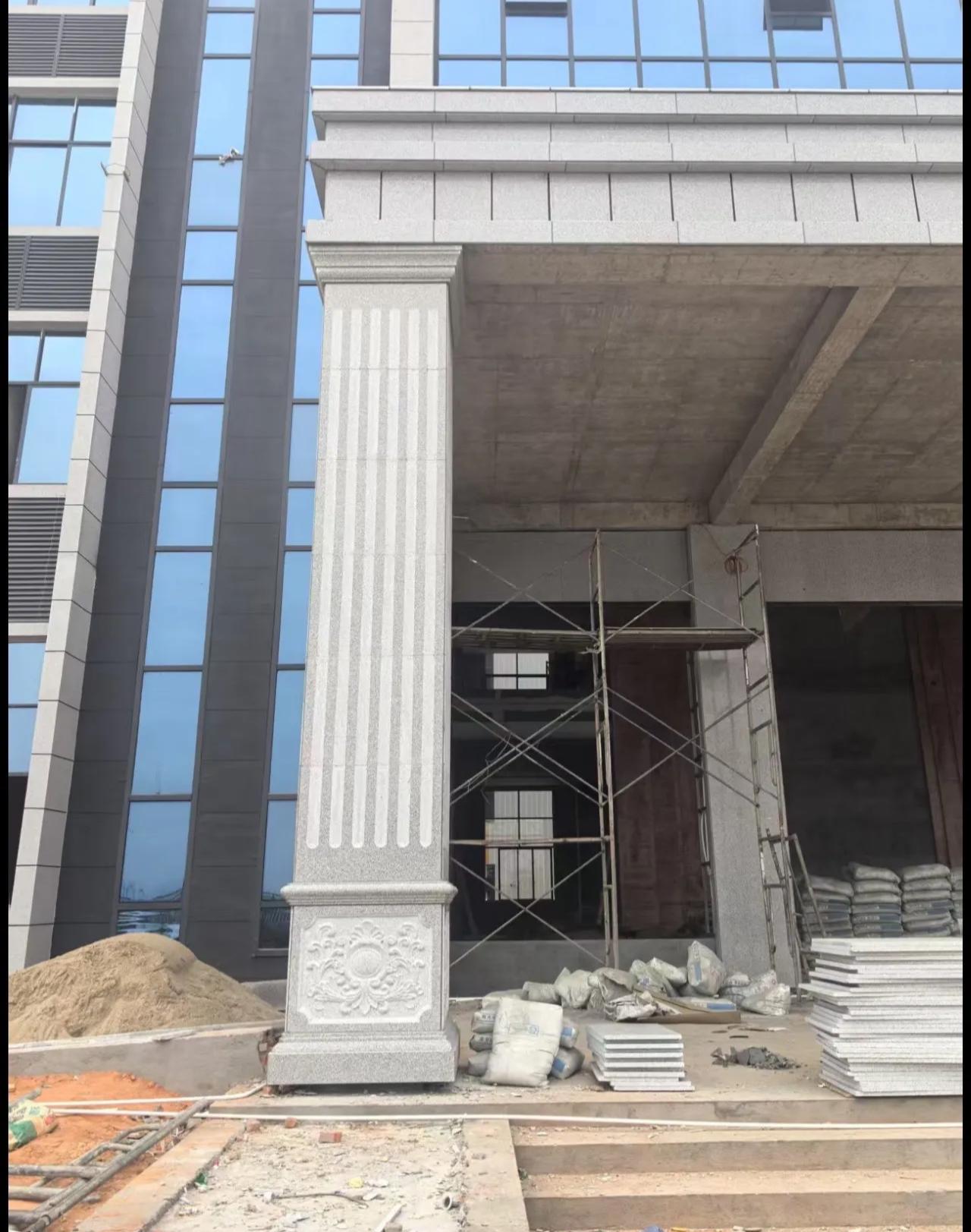 河南 芝麻白光面花岗岩门楼大柱（罗马柱）配雕花底座