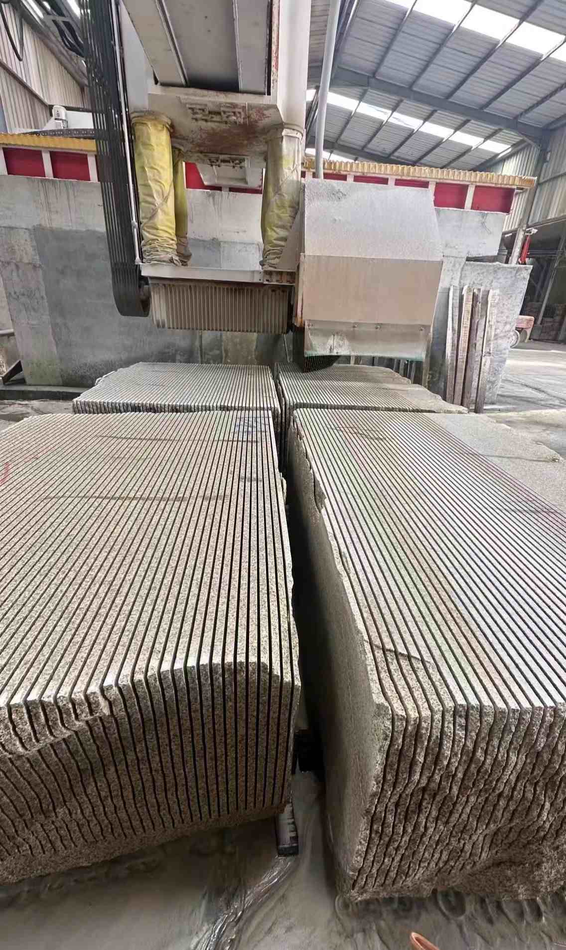 河南 车间生产日常，黄金麻白麻花岗岩