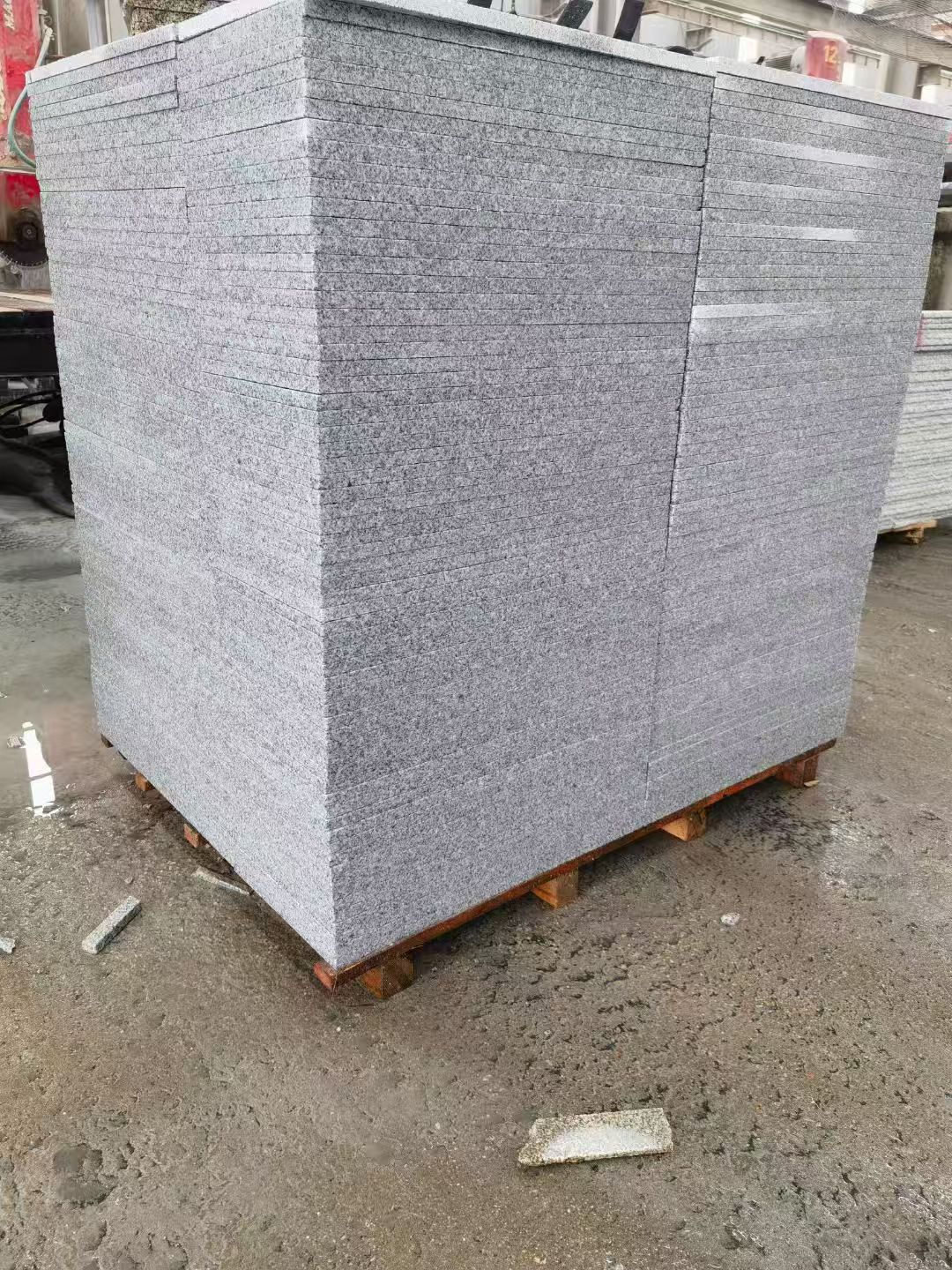 河南 芝麻白火烧面1.8厚300*600地铺石，尺寸标准，厚薄均匀