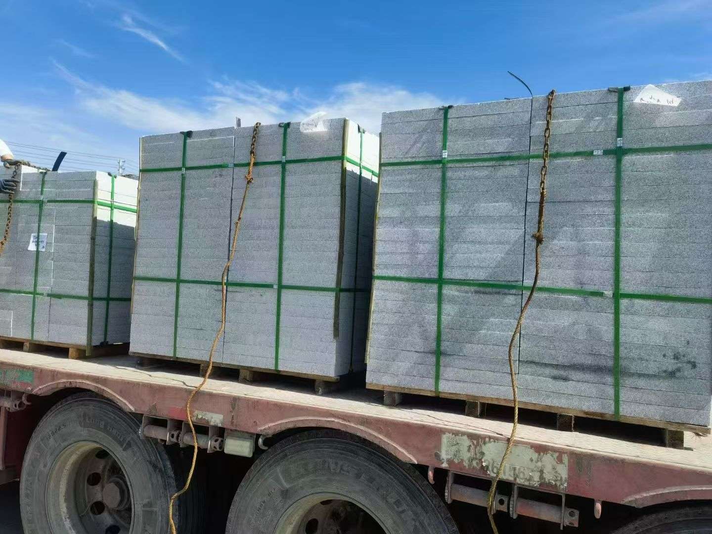 河南 芝麻白花岗岩地铺石装车日常