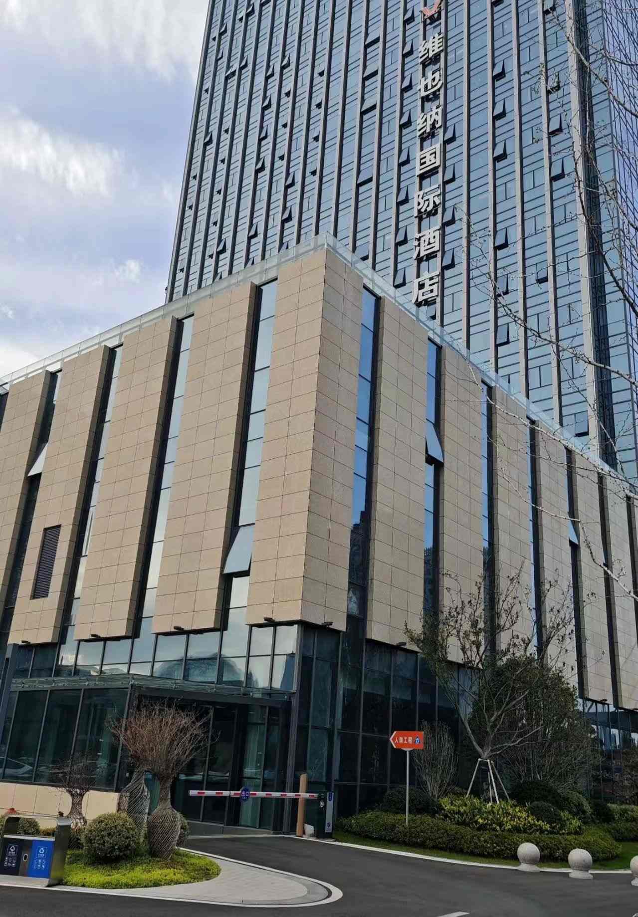 河南 黄金麻花岗岩外墙干挂