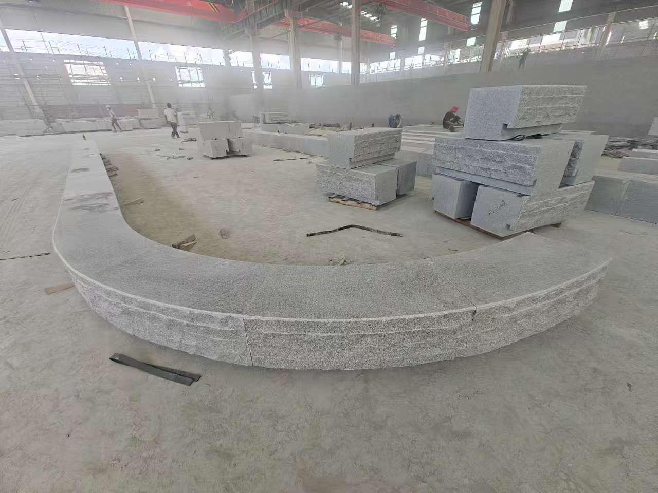 河南 芝麻白异形坐凳，自然面光面弧形加工