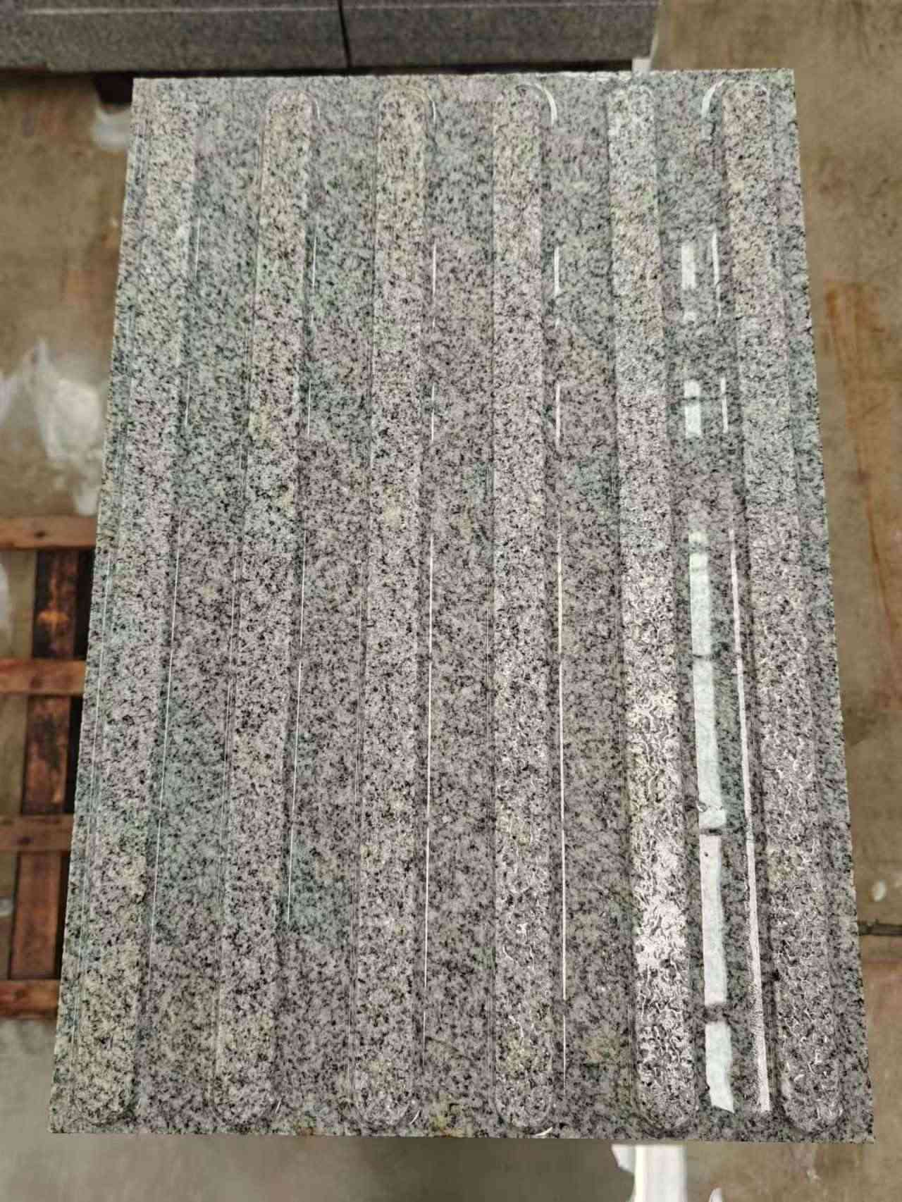 河南 芝麻白花岗岩荔枝面雕刻盲道，盲条