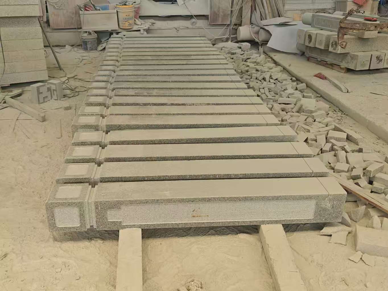 河南 芝麻白异形加工雕刻-栏杆大柱，方柱