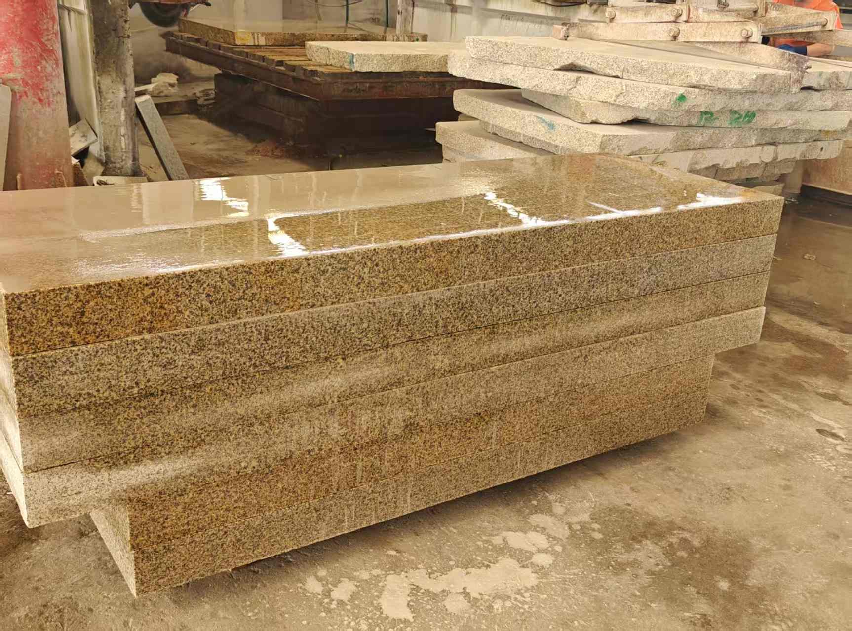 河南 黄金麻栏杆料半成品加工中